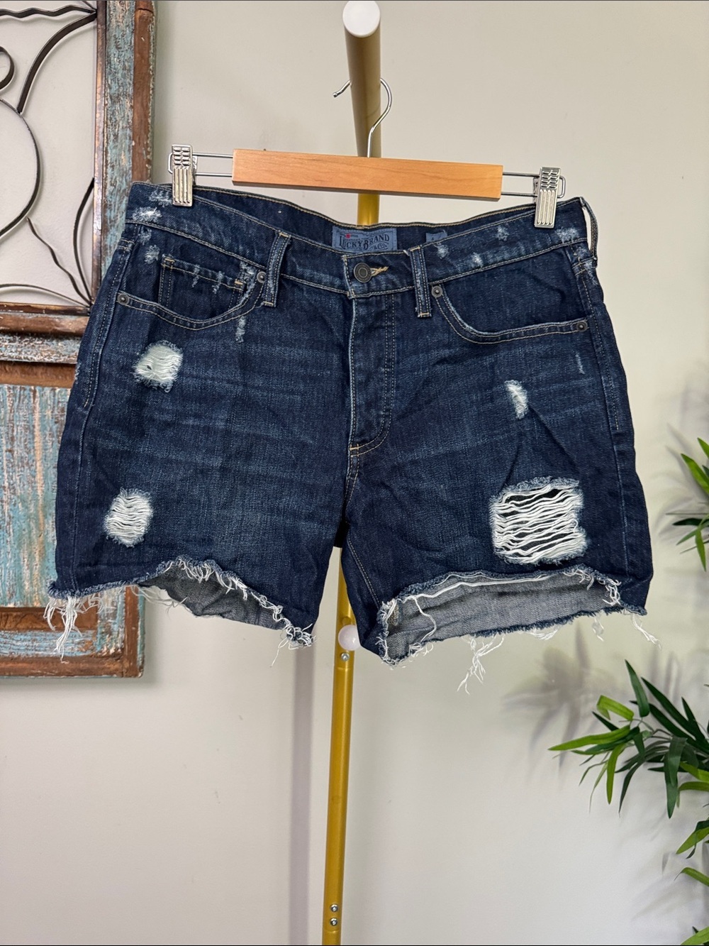 Lucky Brand Distressed Dark Blue Denim boyfriend relaxed Shorts EUC 4